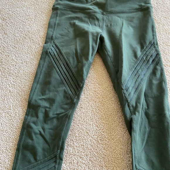 Alo Yoga Army green leggings - Picture 2 of 4